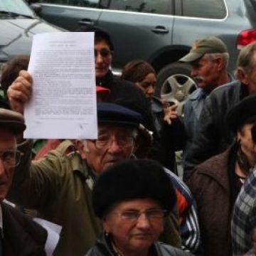 Pensionarii susţin Coşul solidarităţii, dar spun că măsura trebuie dublată de indexarea pensiilor