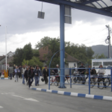ACŢIUNE DE AMPLOARE: Percheziţii pentru reţinerea unor contrabandişti de ţigări ÎN MARAMUREŞ ACŢIUNE DE AMPLOARE: Percheziţii pentru reţinerea unor contrabandişti de ţigări ÎN MARAMUREŞ