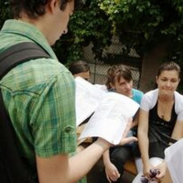 Peste 10.000 de absolvenţi de liceu vor susţine joi şi vineri proba D a bacalaureatului Peste 10.000 de absolvenţi de liceu vor susţine joi şi vineri proba D a bacalaureatului