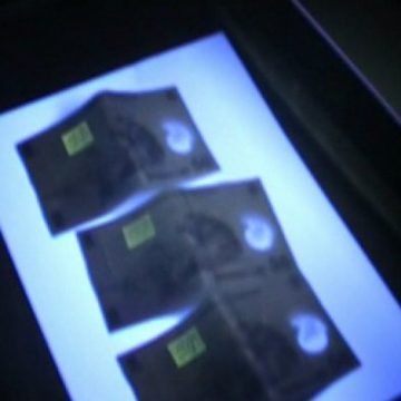Poliţiştii din Vişeu de Sus au organizat un flagrant la şantaj prin marcarea unei bancnote Poliţiştii din Vişeu de Sus au organizat un flagrant la şantaj prin marcarea unei bancnote
