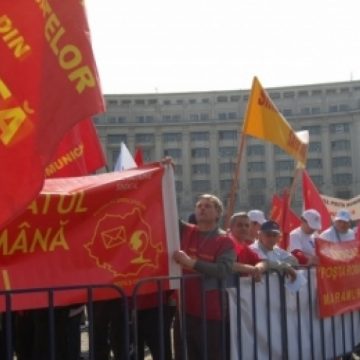 Poştaşii ameninţă cu întreruperea activităţii dacă veniturile companiei nu cresc cu 20%