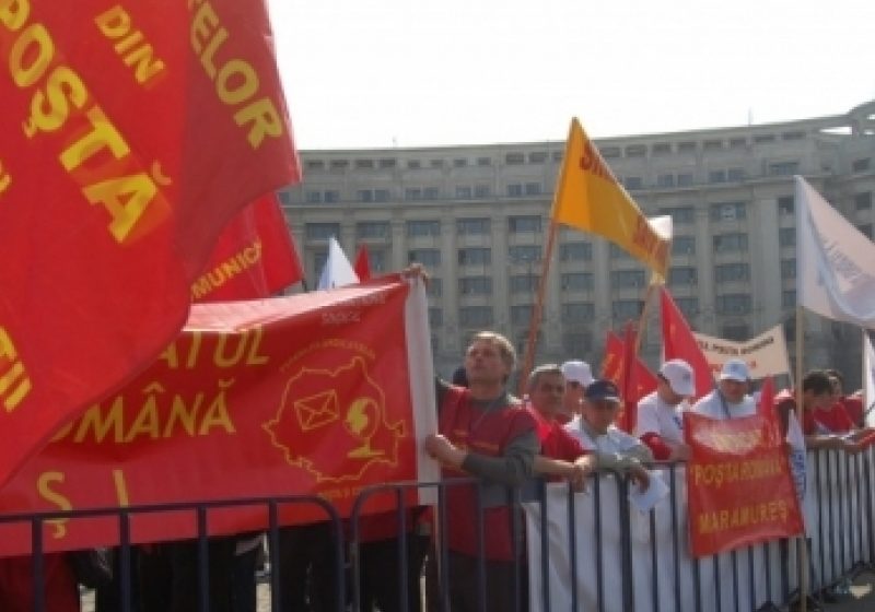 Poştaşii ameninţă cu întreruperea activităţii dacă veniturile companiei nu cresc cu 20%