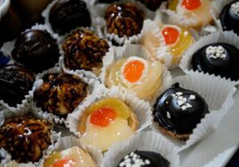 Prăjiturile şi biscuiţii cresc riscul de cancer uterin, spun experţii Prăjiturile şi biscuiţii cresc riscul de cancer uterin, spun experţii