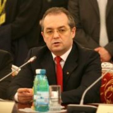 Premierul Boc susţine că salariile bugetarilor nu se vor mai micşora chiar dacă va reveni criza economică