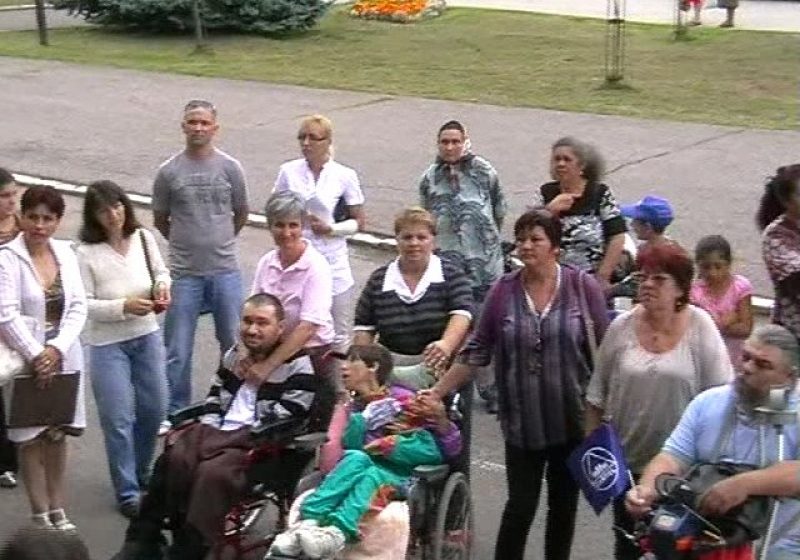 Baia Mare: Asistenţii personali din Maramureş au ieşit astăzi în stradă pentru a-şi cere drepturile