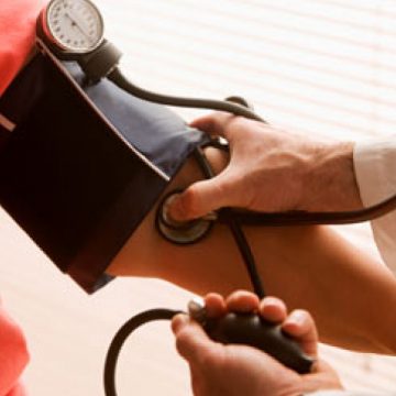 Sighetenii pot beneficia gratuit de măsurarea nivelului colesterolului din sânge şi a  tensiunii arteriale