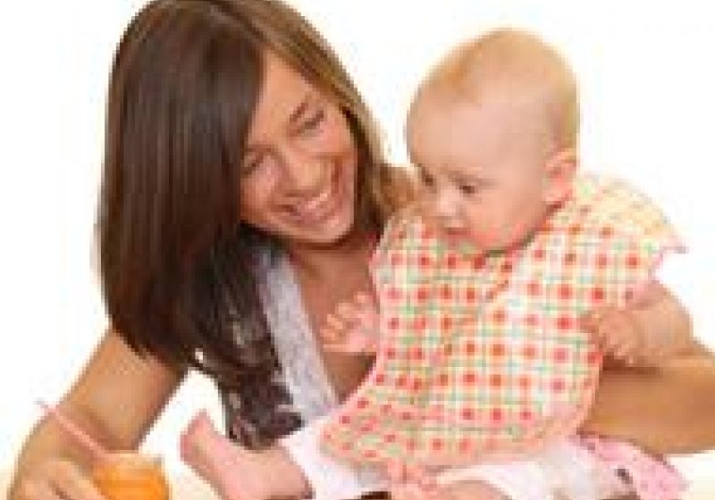 Spitalele din judeţul Maramureş, prin personalul de specialitate, desfăşoară activitati de consiliere a tinerelor mame privind  importanţa alimentaţiei la sân