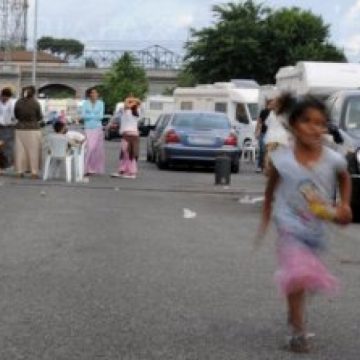 Starea de sănătate a romilor români din Paris, afectată de campaniile împotriva lor Starea de sănătate a romilor români din Paris, afectată de campaniile împotriva lor