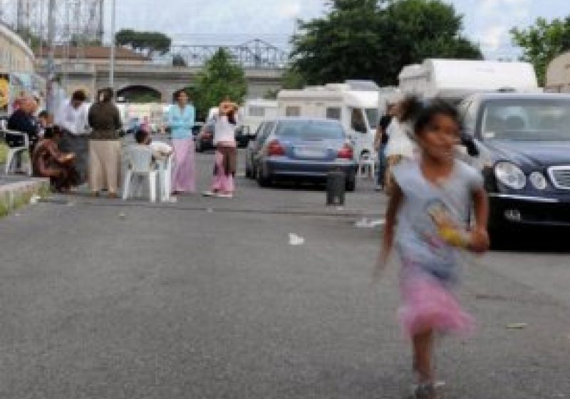 Starea de sănătate a romilor români din Paris, afectată de campaniile împotriva lor