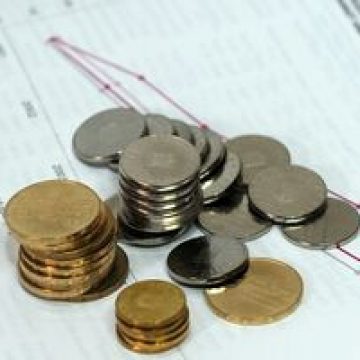 Statul român reduce valoarea ajutoarelor sociale pentru investiţii inutile Statul român reduce valoarea ajutoarelor sociale pentru investiţii inutile