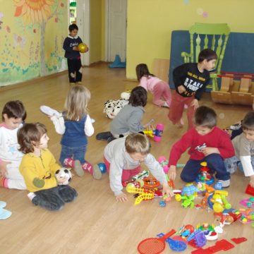 Baia Mare: Tabără pentru copiii din medii defavorizate şi de etnie rromă