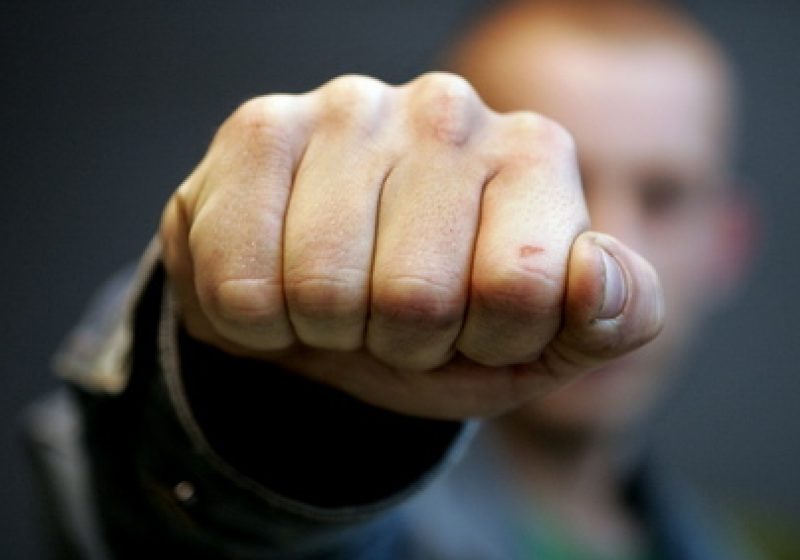 Tată şi fiu din Borşa bătuţi măr de mai mulţi tineri din Borşa