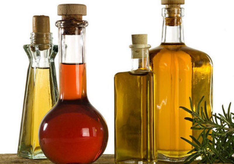 Uleiul de macadamia, recomandat pentru folosirea zilnică în îngrijirea pielii şi pentru păr
