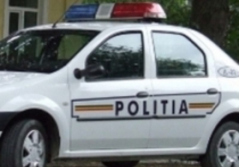 Un autoturism sustras din Vişeu de Sus a fost găsit în comuna Bogdan Vodă, căzut peste un podeţ Un autoturism sustras din Vişeu de Sus a fost găsit în comuna Bogdan Vodă, căzut peste un podeţ