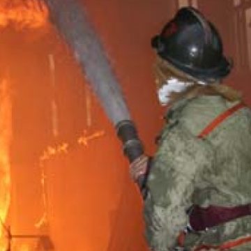 Un incendiu violent a izbucnit in aceasta dupamiaza in cartierul Independentei Un incendiu violent a izbucnit in aceasta dupamiaza in cartierul Independentei