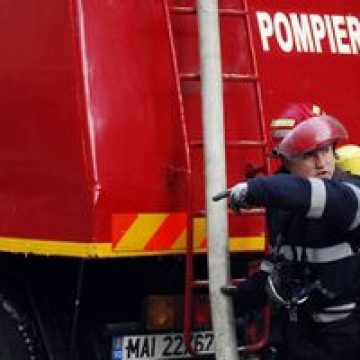 Maramureş: Un pompier militar a murit în timp ce mergea cu echipajul la un incendiu