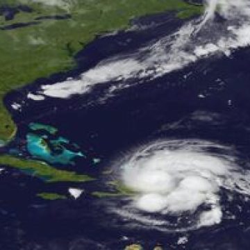 Spitale şi aziluri evacuate la New York, înaintea uraganului Irene