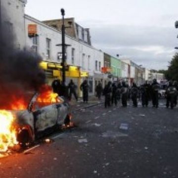 Violenţele se extind în Marea Britanie: Oraşele Birmingham, Liverpool şi Bristol, vandalizate şi jefuite Violenţele se extind în Marea Britanie: Oraşele Birmingham, Liverpool şi Bristol, vandalizate şi jefuite