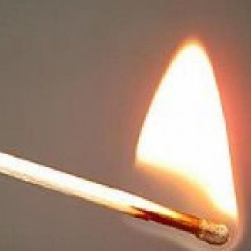 O româncă din Italia este în stare gravă după ce a fost incendiată de concubinul ei italian
