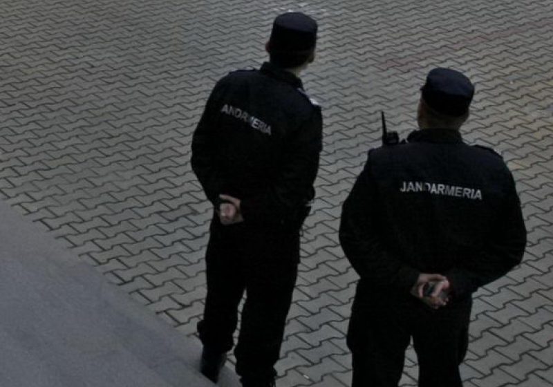 A refuzat să se legitimeze, jandarmii au sancţionat-o
