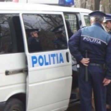 SIGHET Patru tineri scandalagii cercetaţi de către poliţişti pentru ultraj contra bunelor moravuri, lovire şi distrugere SIGHET Patru tineri scandalagii cercetaţi de către poliţişti pentru ultraj contra bunelor moravuri, lovire şi distrugere