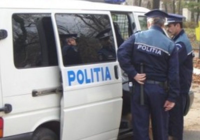 SIGHET Patru tineri scandalagii cercetaţi de către poliţişti pentru ultraj contra bunelor moravuri, lovire şi distrugere SIGHET Patru tineri scandalagii cercetaţi de către poliţişti pentru ultraj contra bunelor moravuri, lovire şi distrugere