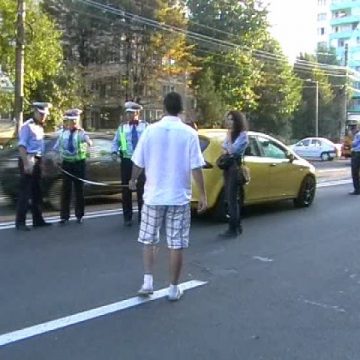 Baia Mare: Accident pe trecerea de pietoni. Tânăra este în stare gravă. Părinţii refuză transfuzia de sânge, pe motive religioase Baia Mare: Accident pe trecerea de pietoni. Tânăra este în stare gravă. Părinţii refuză transfuzia de sânge, pe motive religioase