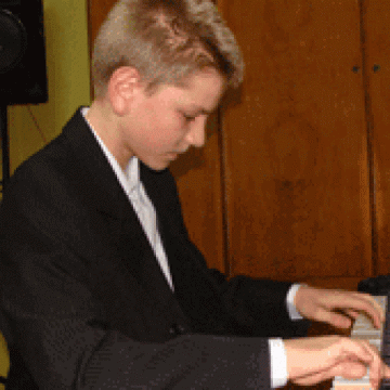Alexandru Cadmiel Boţac ne va încânta într-o interpretare inedită la orgă în cadrul Festivalului "Aeternus Maramorosiensis" Alexandru Cadmiel Boţac ne va încânta într-o interpretare inedită la orgă în cadrul Festivalului "Aeternus Maramorosiensis"