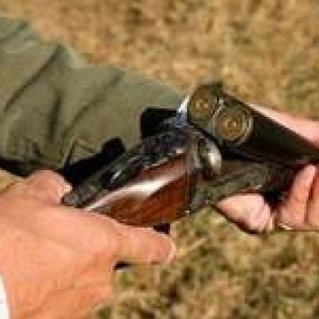 Poliţiştii verifică felul în care este respectat regimul armelor de către deţinătorii de permise de port armă şi de autorizaţii