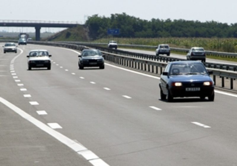 Şoferii care conduc autovehicule înmatriculate în altă ţară vor avea nevoie de noi documente