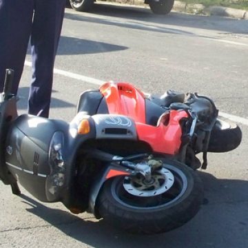 Baia Mare: Beat fiind, un mopedist a provocat un accident in lant