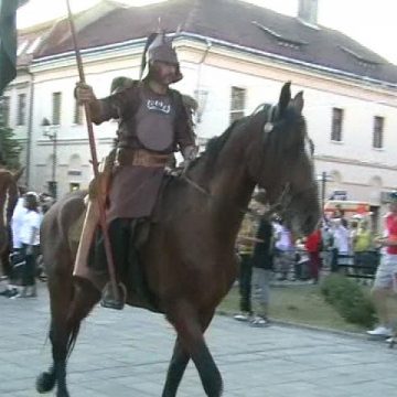 Baia Mare: Paradă inedită a călăreţilor şi arcaşilor din Ungaria la festivalul maghiarilor