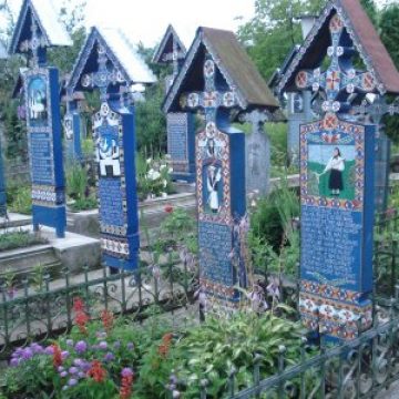 Cimitirul Vesel atrage mii de turişti în orice sezon