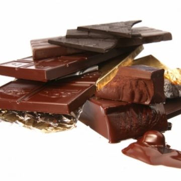 Ciocolata, bună pentru moral şi pentru inimă. Câtă avem voie să mâncăm pentru a fi sănătoşi