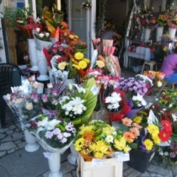 SIGHET: Comerciantii au ramas cu florile nevandute la inceput de an scolar