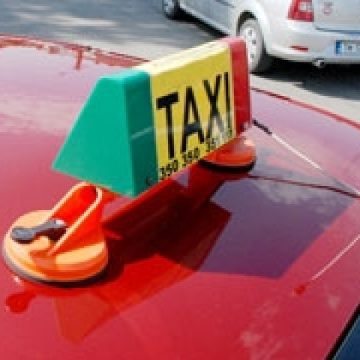 SIGHET: Controale în trafic pentru verificarea legalităţii activităţii de taximetrie SIGHET: Controale în trafic pentru verificarea legalităţii activităţii de taximetrie