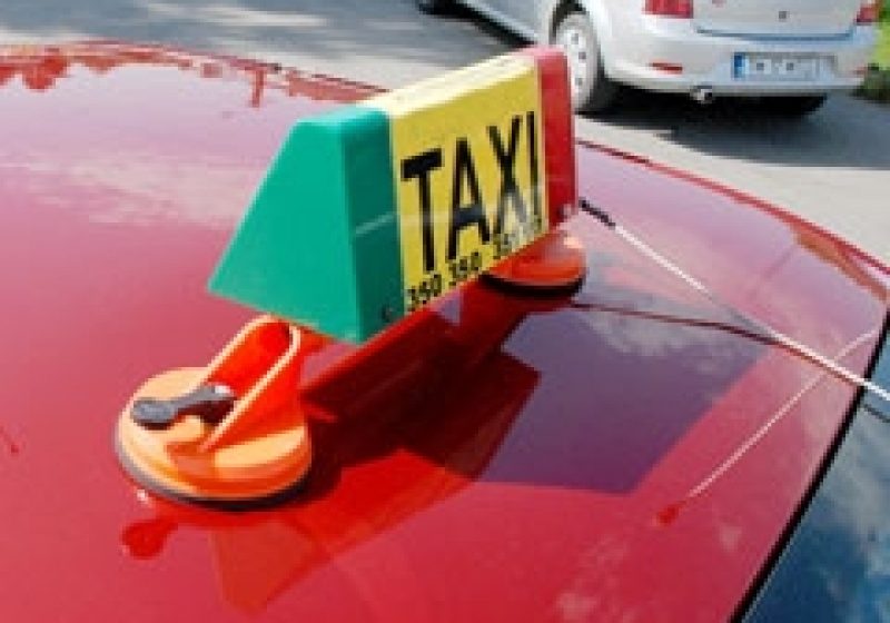 SIGHET: Controale în trafic pentru verificarea legalităţii activităţii de taximetrie