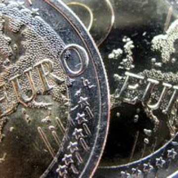 Cursul euro/leu a urcat la un nou maxim al anului 2011