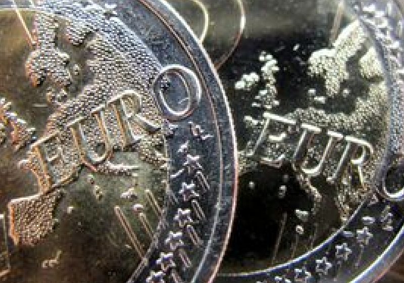 Cursul euro/leu a urcat la un nou maxim al anului 2011 Cursul euro/leu a urcat la un nou maxim al anului 2011