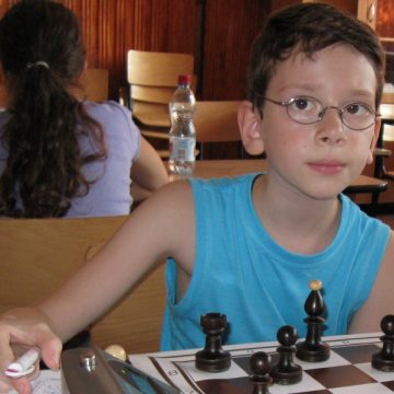 Laureaţi a două competiţii de şah