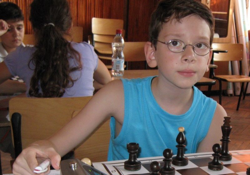 Laureaţi a două competiţii de şah