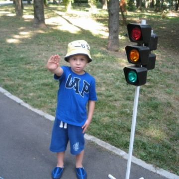 Echipaje de elevi din opt judeţe vor participa la Săbătoarea Castanelor la concursul interjudeţean pe teme rutiere "Educaţie rutieră – educaţie pentru viaţă" Echipaje de elevi din opt judeţe vor participa la Săbătoarea Castanelor la concursul interjudeţean pe teme rutiere "Educaţie rutieră – educaţie pentru viaţă"