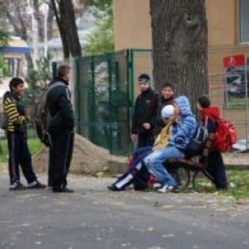 Elevii chiulesc…părinţii plătesc