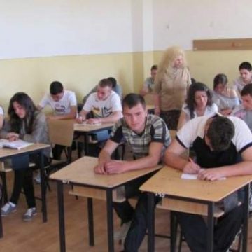 SIGHET: Elevii sigheteni au intrat de ieri in febra  testarilor initiale