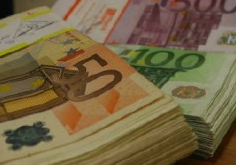 Euro, la cel mai redus nivel din ultimele şapte luni
