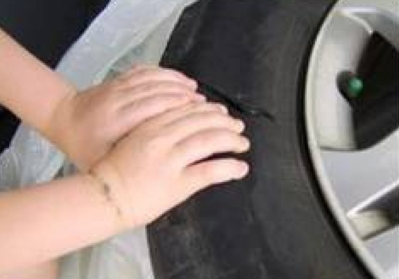 O pasageră de 68 de ani din Giuleşti a fost accidentată din cauza unei explozii la cauciuc