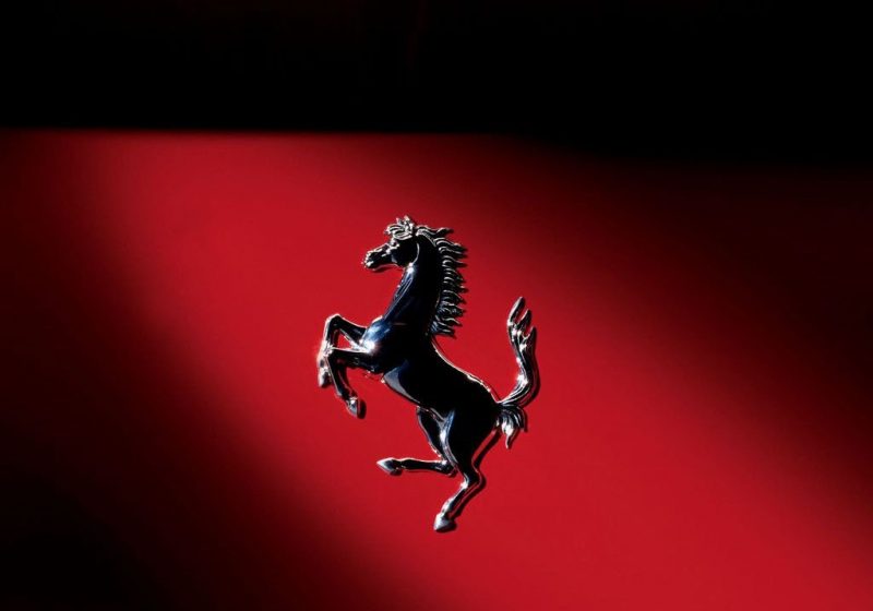 Ferrari lansează marţi în România modelul FF, cu tracţiune integrală şi patru locuri