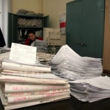 Firmele trebuie să treacă milioane de angajaţi dintr-o bază de date în alta, manual Firmele trebuie să treacă milioane de angajaţi dintr-o bază de date în alta, manual