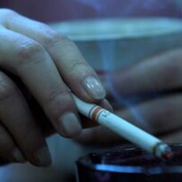 Fumatul în primele 30 de minute de după trezire, periculos pentru sănătate