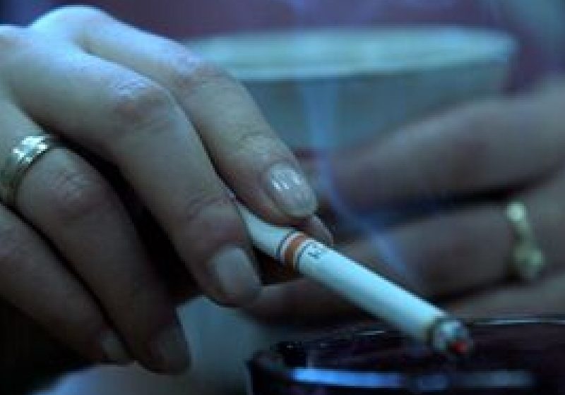 Fumatul în primele 30 de minute de după trezire, periculos pentru sănătate